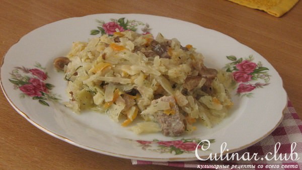 капустка тушеная с грибами и свининкой