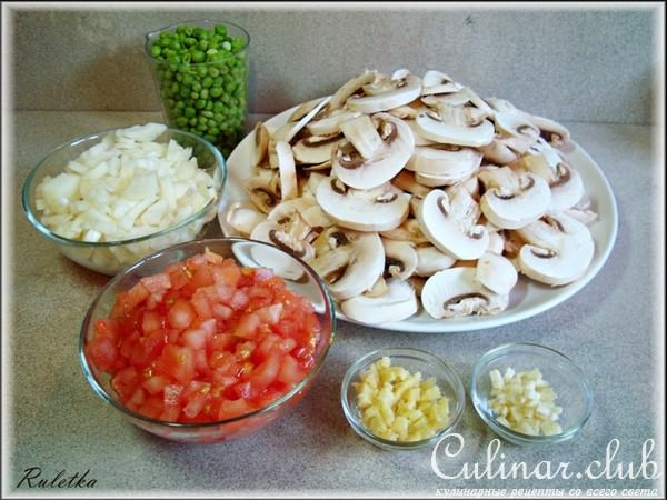 Острое карри из шампиньонов с горошком.