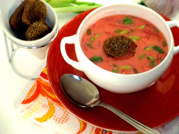 "Підбиваний" борщ с чесночными крутонами ( Тест –драйв)