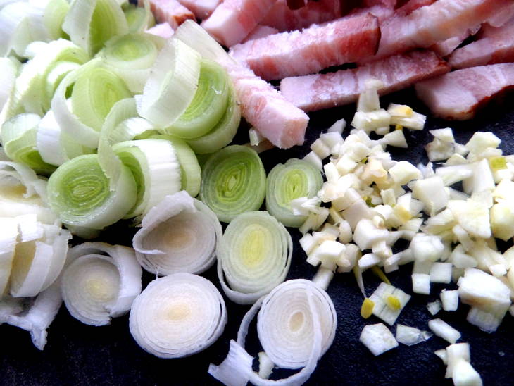 Чечевица с овощами и маслинами