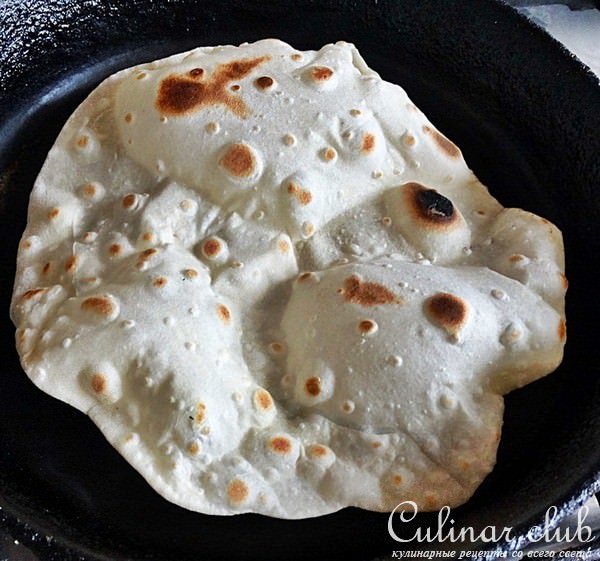 Гирос с курицей по-домашнему.