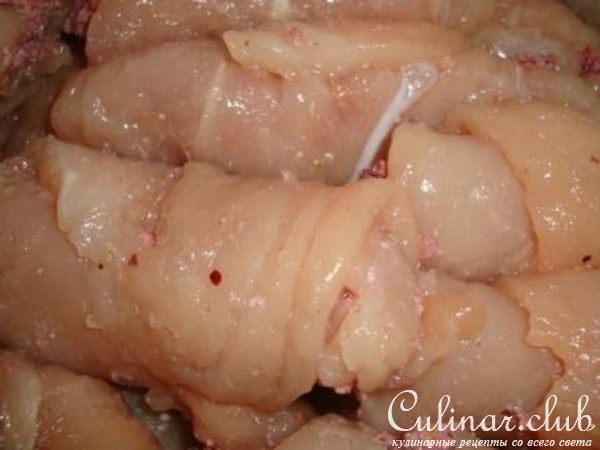 Плов из куриных грудок и орехов