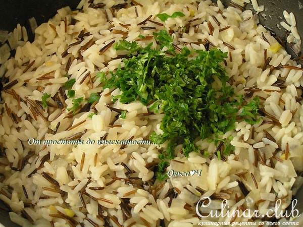 Дикий рис с зеленью и салатом из сладкого перца
