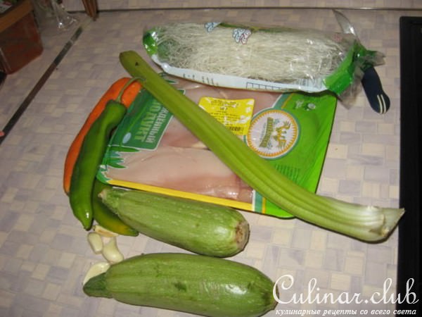 Куриное филе с овощами и фунчозой