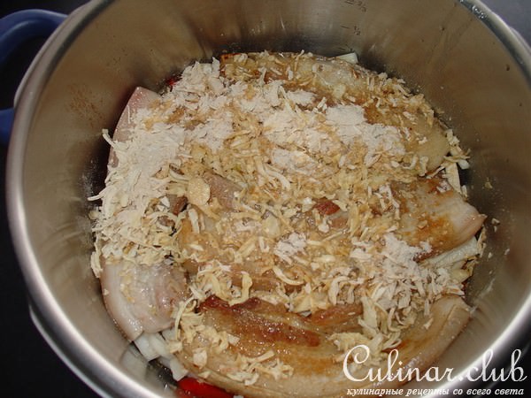 Бекон с сердечком и почками в луковом соусе.