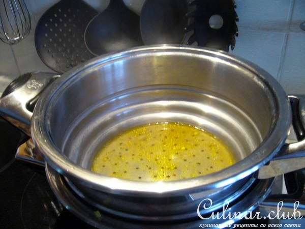 Тушеная картошка с паровыми булочками на грибной подушке
