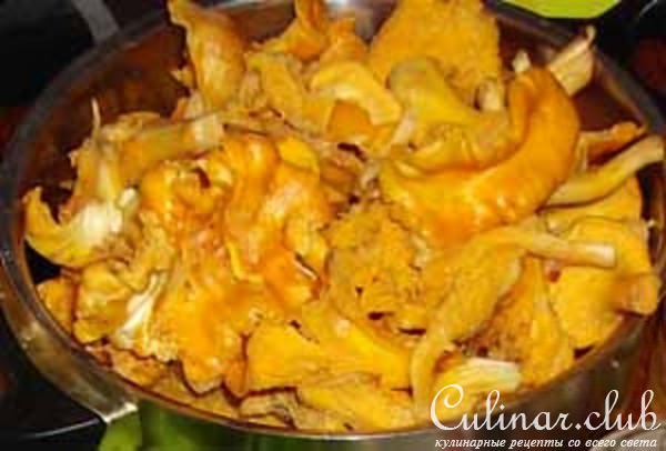 Лисички с макаронами и сыром
