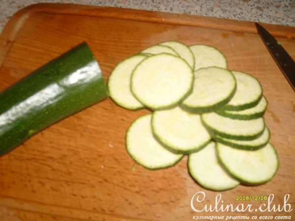 Суфле из цукини с соусом бешамель.