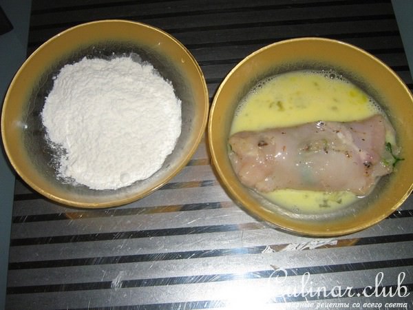 Котлетки из индейки с зеленью и орехами