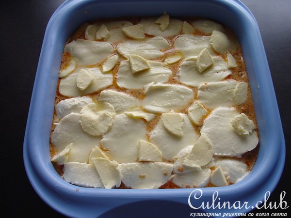 Gnocchi с помидорами-черри, моцареллой и чесночным маслом.