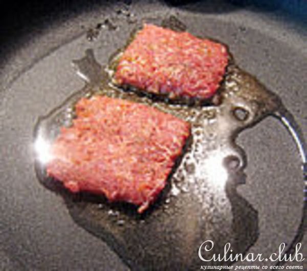 Башенки с фаршем, овощами и креветками.