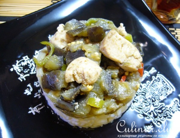 Зеленое карри с баклажаном и курицей