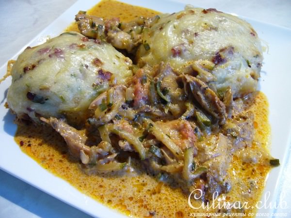 Паровые булочки (Dampfnudeln) с куриным соусом