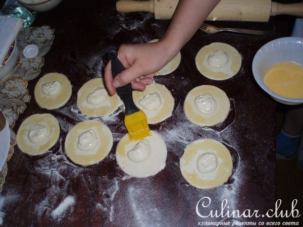 Слойка с мясной и грибной начинкой