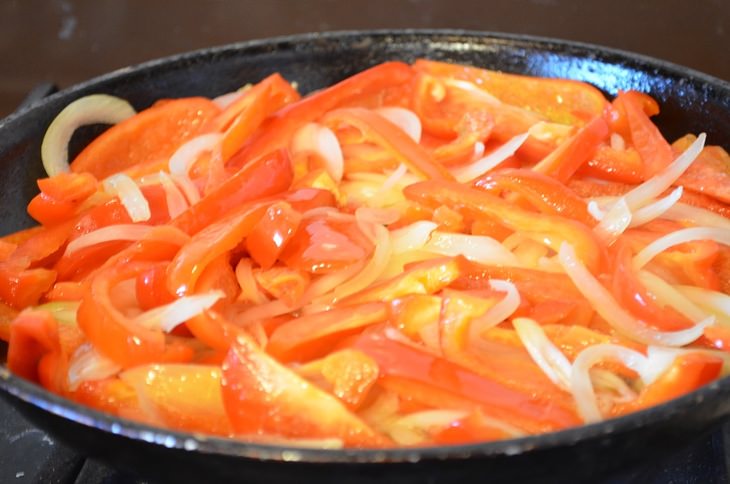 Нежная курочка с овощным гарниром
