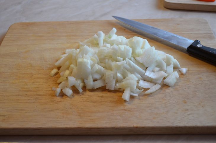 Нежная курочка с пюре из запечного сладкого перца и картофеля.