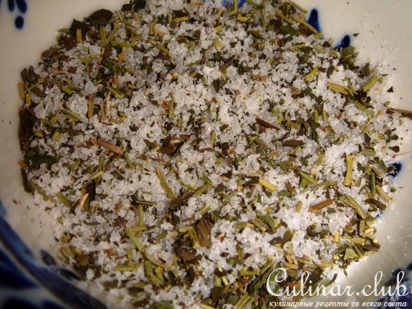 Жаренная баранья нога с мятно-луковой корочкой