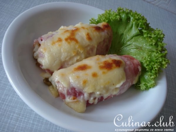 Цикорный салат с ветчиной под сырной корочкой