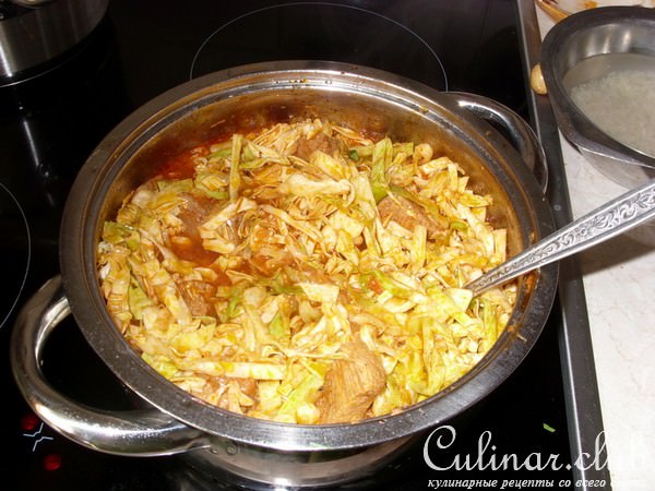 Капуста тушеная со свининой (вариант).
