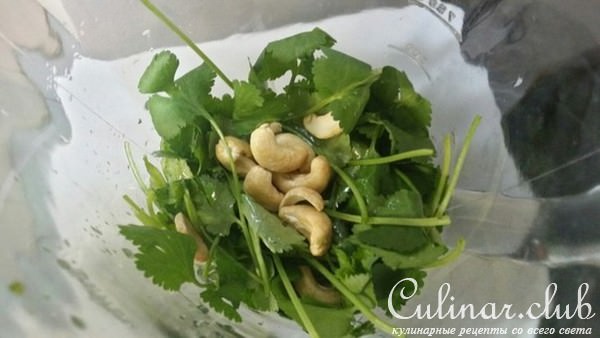 Фарфалле с овощами и соусом из кинзы