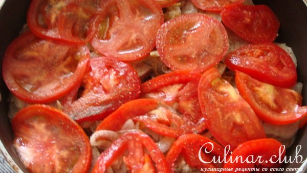 Язык запеченый с помидорами и сыром