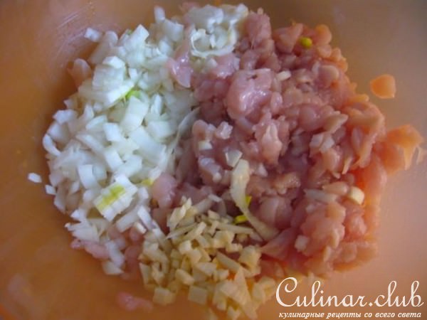 Куриные котлетки под соусом