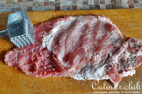 Рулетики из свинины под соевым соусом.