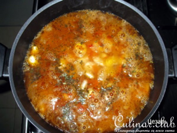 Фасоль белая с овощами.