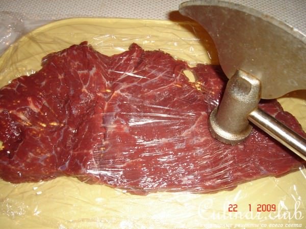 Мясной рулет с грушей