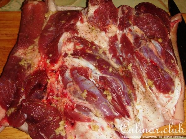 Рулет из свиной ноги запеченный