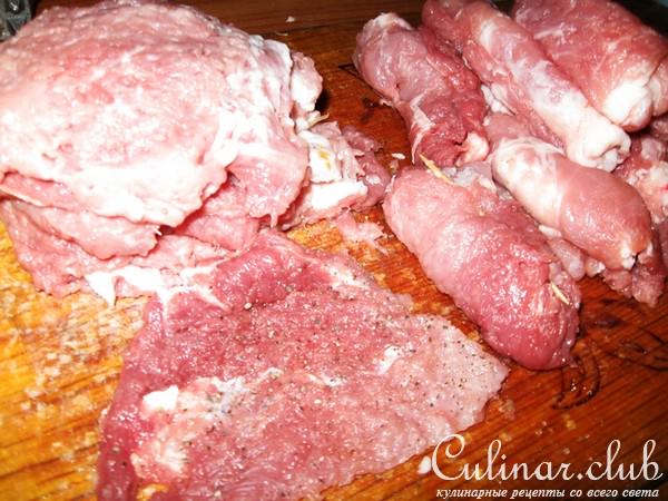 мясные пальчики с сырно-грибным соусом