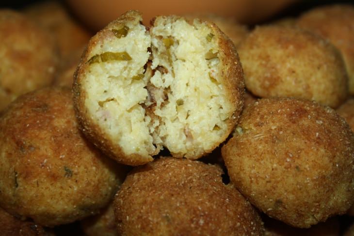 Запеченные сырники с копченой свиной корейкой и пшеничными хлопьями