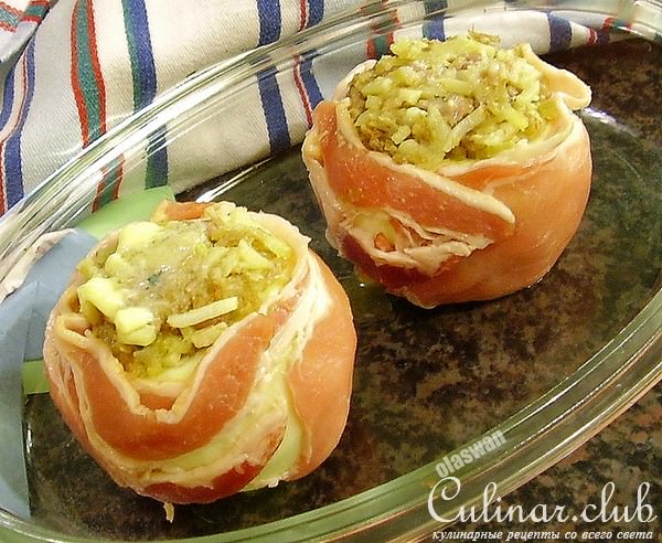 Яблоки с сельдереем в копченой корейке