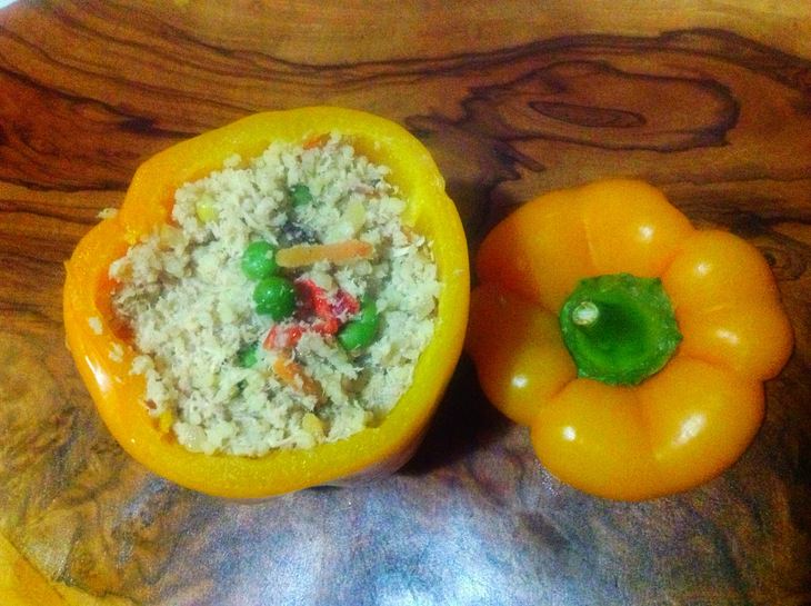 Фаршированные перцы куриным риетом и кускусом в томатном соусе