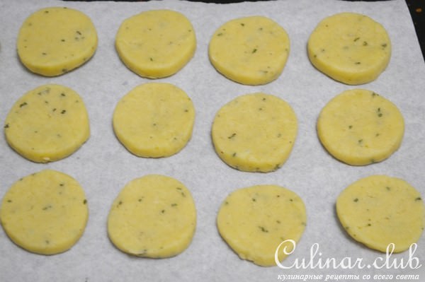 Печенье с пармезаном и розмарином + закуска.