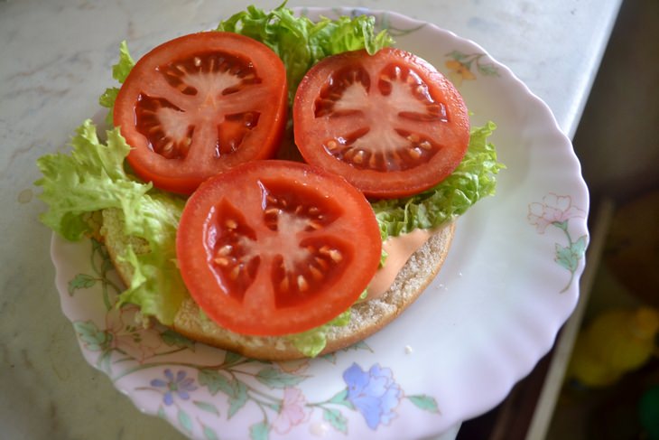 Гамбургер с куриной котлетой