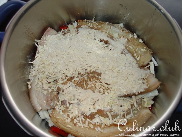 Бекон с сердечком и почками в луковом соусе.