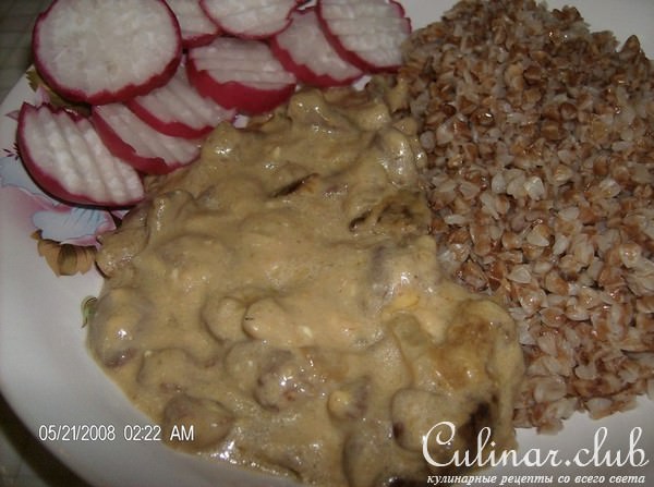 Куриные сердечки с грибами в сырно-горчичном соусе