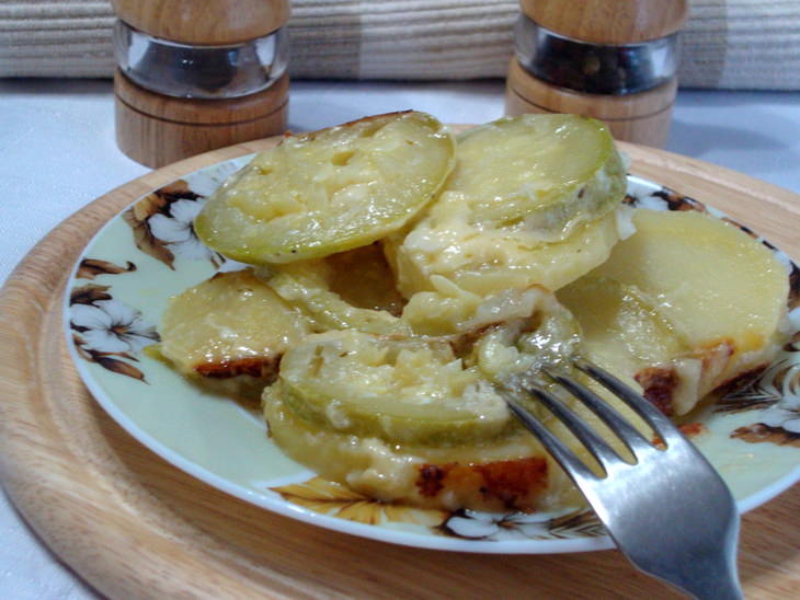 Картофель с кабачками в мультиварке