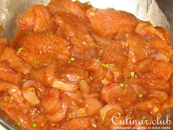 Грудка индейки с брокколи ,морковью и бамбуком