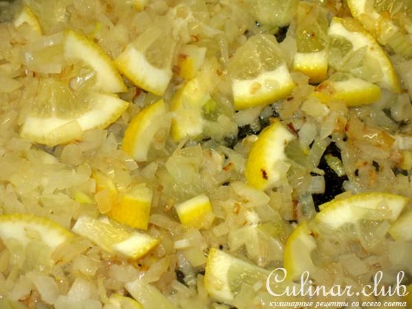 Лимонный куриный шницель с баклажанами и помидорами