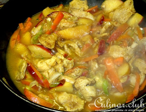 Куриная грудка-кари с яблоками