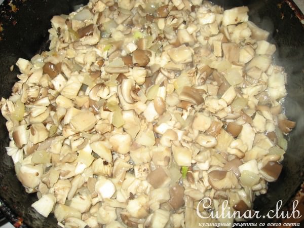 Свинной(говяжий) рулет с куриной грудкой и грибами