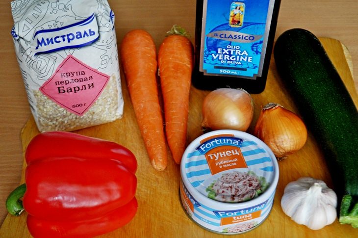 Перловая каша с овощами и тунцом.