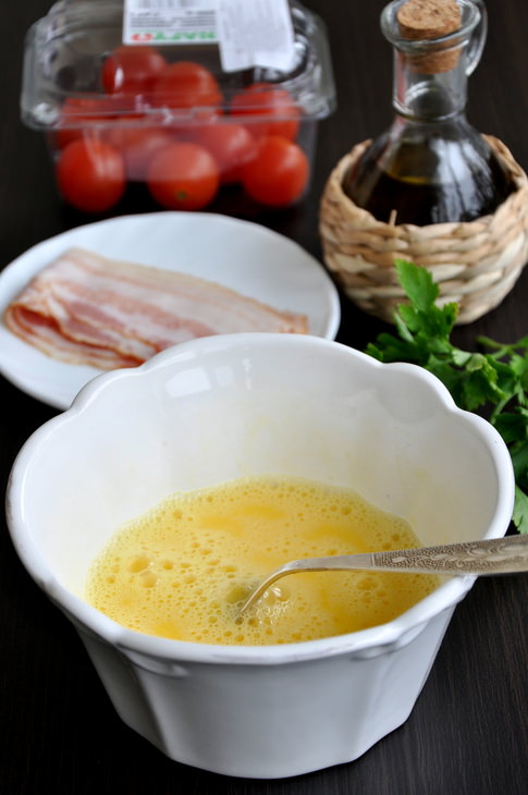 Омлет с беконом и помидорами черри (ФМ)