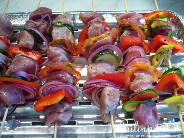 Шашлычки ассорти (рыбные, мясные, овощные)