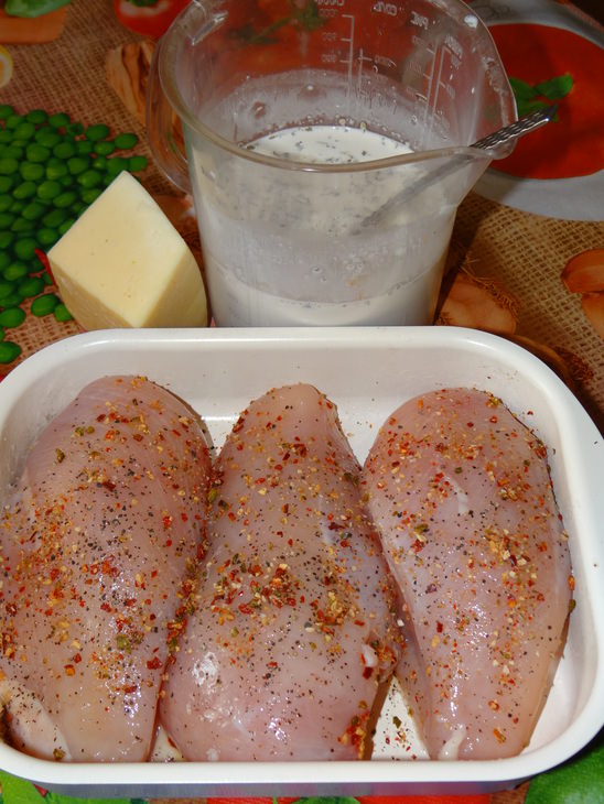 Сочная куриная грудка в сметанном соусе