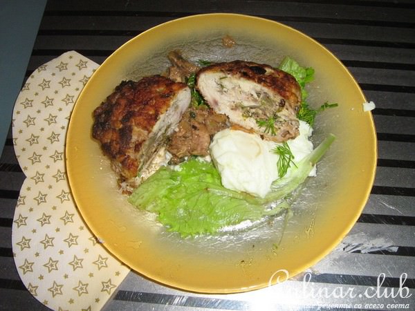 Котлетки из индейки с зеленью и орехами