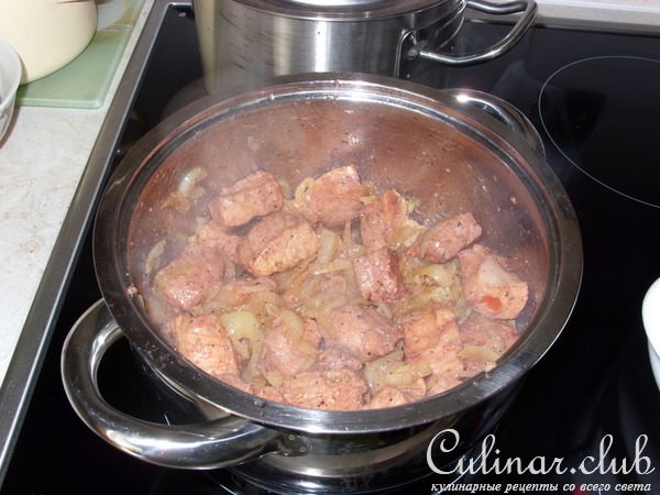 Капуста тушеная со свининой (вариант).