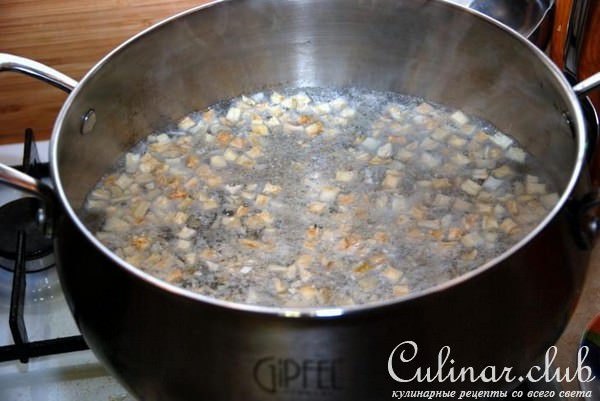 Борщ постный с фасолью и сметаной